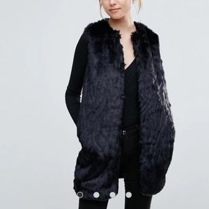 John & Jenn Faux Fur Vest - Laurent - Black